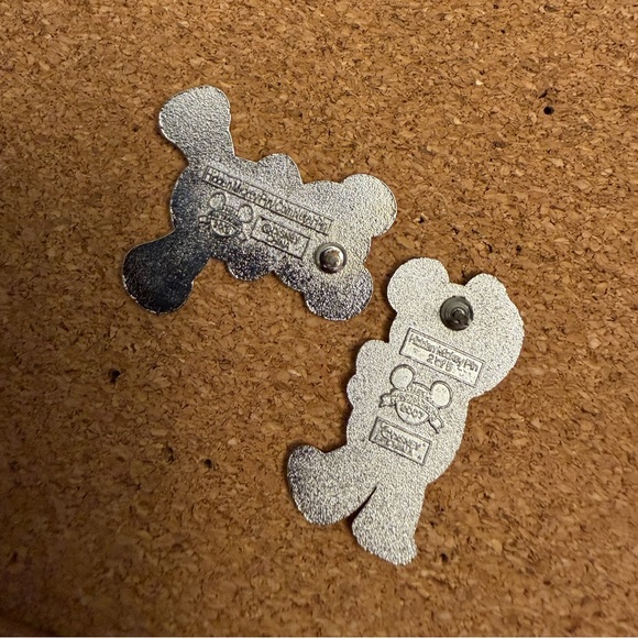 Authentic Disney Duffy the Bear Pin Set of Two - Picture 2 of 2